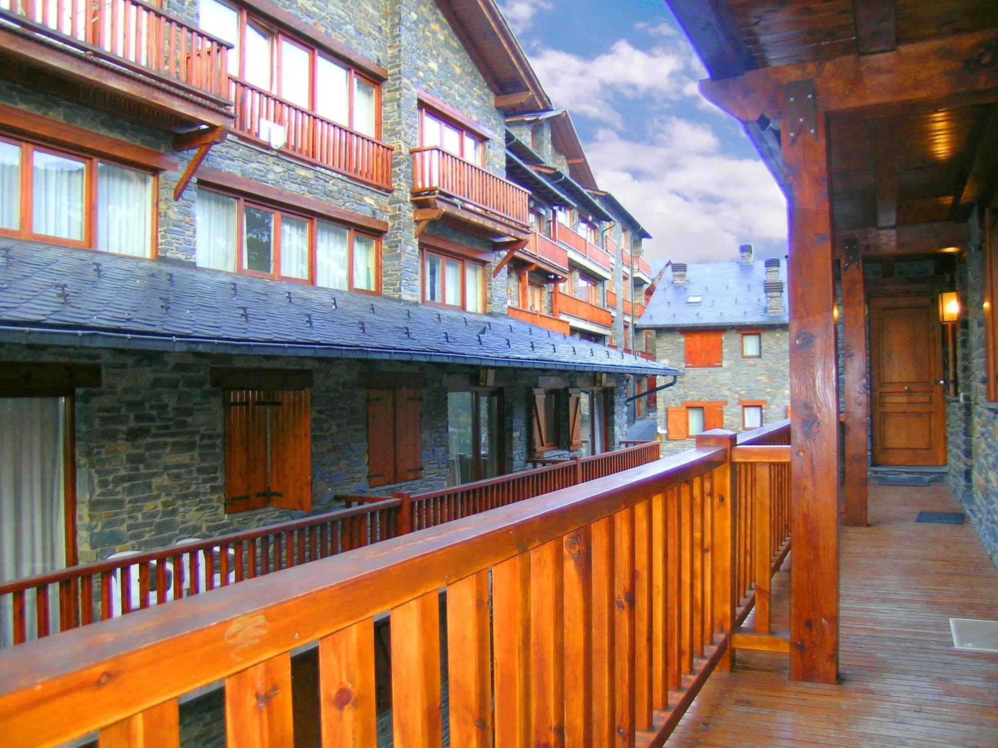 Aparthotel Ona El Tarter รันซอล ภายนอก รูปภาพ